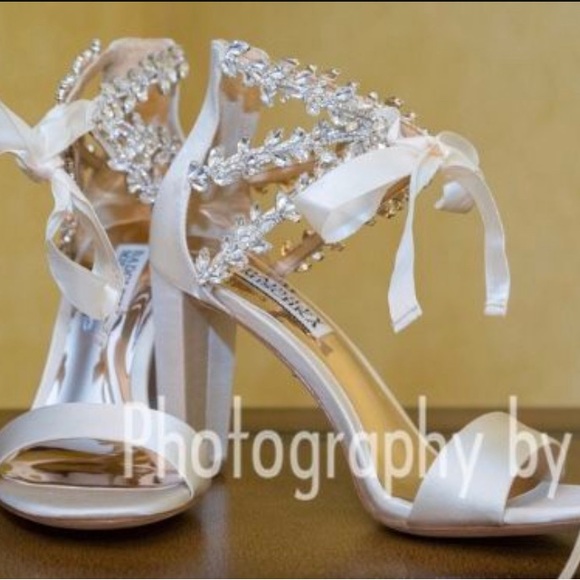 Women’s Badgley Mischka size 6 1/2 block heel sandals - Picture 5 of 7